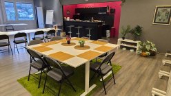 Espace café et cuisine pour partager des moments conviviaux pendant les pauses.